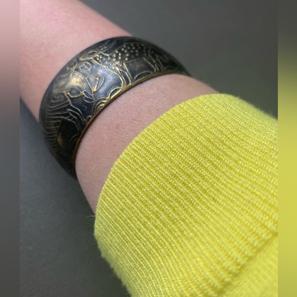 Vintage metal cuff bracelet Gold Tone-Deer/fauna motif. South Africa - Picture 4 of 6